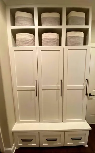 White shaker mudroom storage with cubbies and lower bench storage
